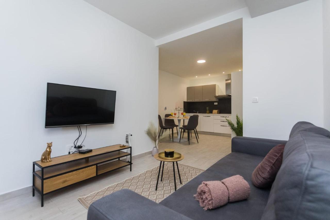 Bloom Apartment Split Buitenkant foto